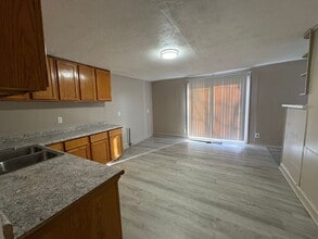 602 W Hanssler Pl in Peoria, IL - Building Photo - Building Photo