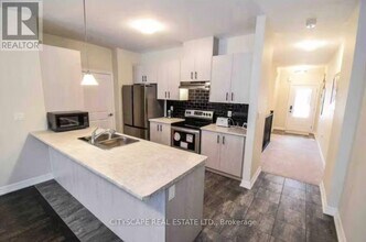 4311 Mann St in Niagara Falls, ON - Foto de edificio - Building Photo