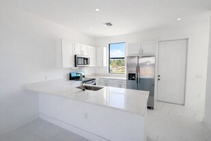 830 Holmes Ave in Lehigh Acres, FL - Building Photo