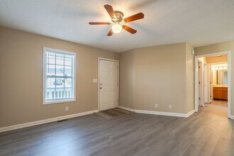 511 Potomac Dr in Oak Grove, KY - Foto de edificio - Building Photo