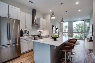 2128 Ashby St in Dallas, TX - Foto de edificio - Building Photo