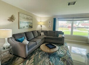 5430 Guildcrest St in Greenacres, FL - Building Photo - Building Photo