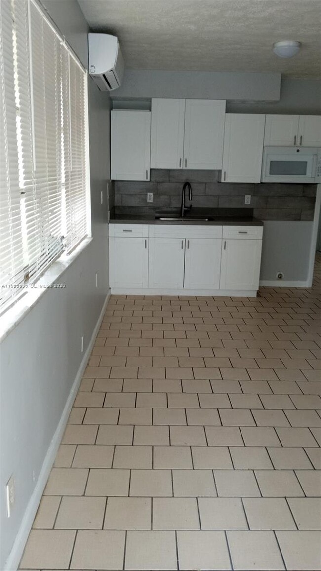 1855 Cleveland St in Hollywood, FL - Building Photo - Building Photo