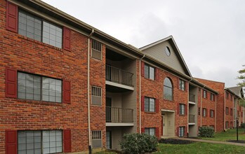 Carriage Court in Springdale, OH - Foto de edificio - Building Photo