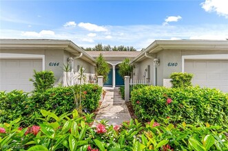 6140 Mandalay Cir in Naples, FL - Foto de edificio - Building Photo