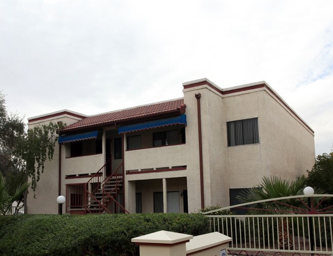 Papago Buttes III in Phoenix, AZ - Building Photo - Building Photo
