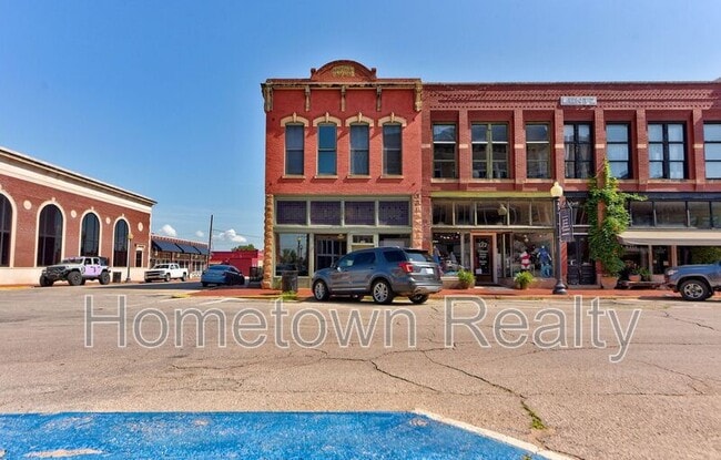 property at 124 W Oklahoma Ave