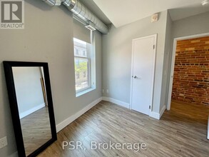 2870-2870 Dundas St W in Toronto, ON - Building Photo - Building Photo