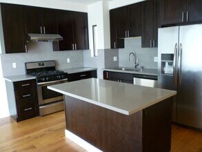 555 Ellington Ave, Unit #555 ELLINGTON in San Francisco, CA - Building Photo - Building Photo