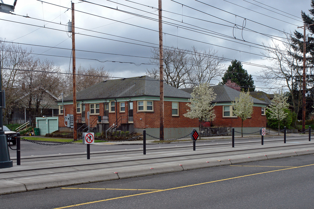 5630 N Interstate Ave in Portland, OR - Building Photo