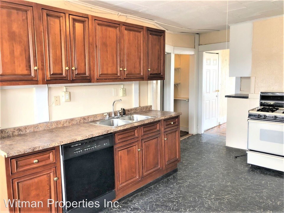 263 Elm St in Holyoke, MA - Building Photo
