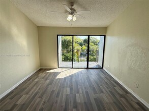 9266 W Atlantic Blvd in Coral Springs, FL - Foto de edificio - Building Photo