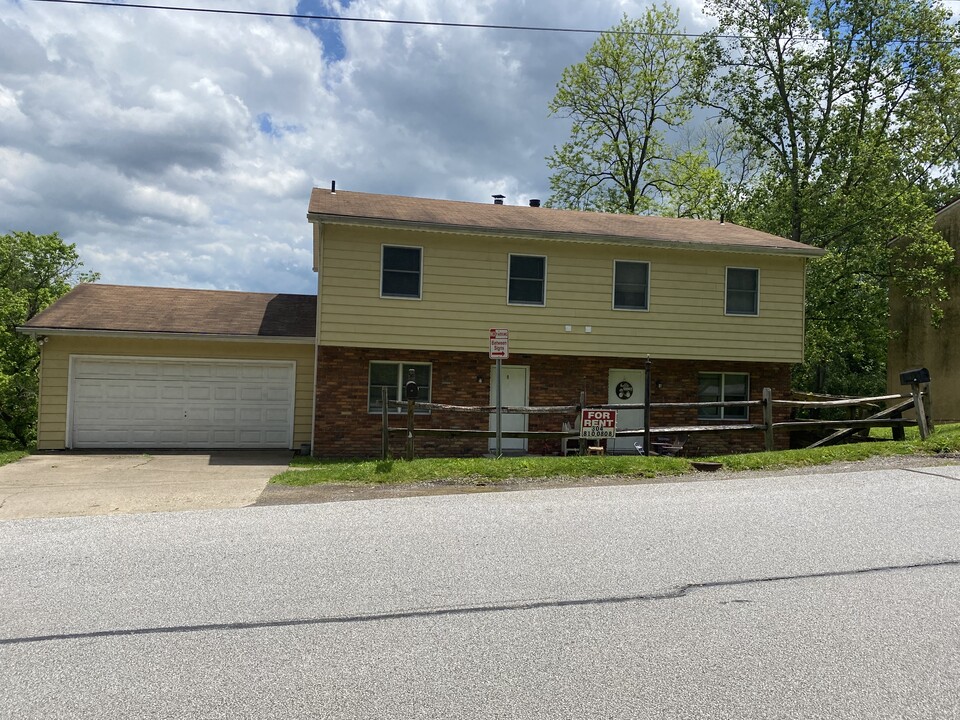 5 Oak Drive Cir in Bethlehem, WV - Building Photo