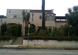 341 N Serrano Ave in Los Angeles, CA - Building Photo - Building Photo