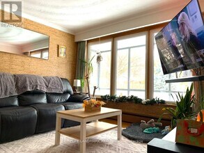 860 Francis Rd in Burlington, ON - Building Photo - Building Photo