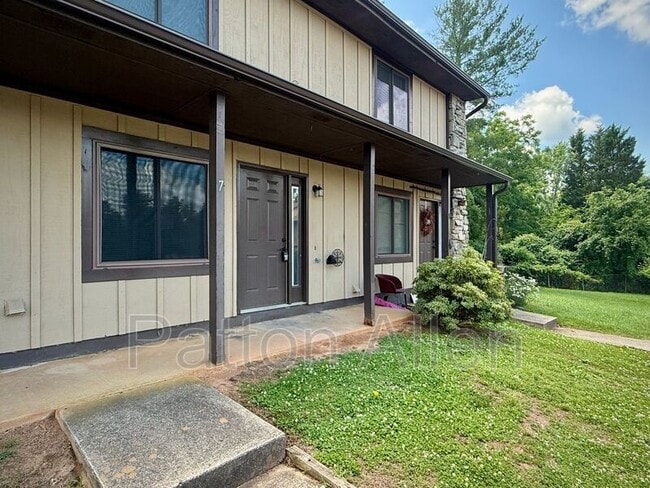 property at 7 Dawnwood Cir