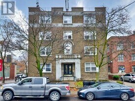 464 Spadina Rd in Toronto, ON - Building Photo