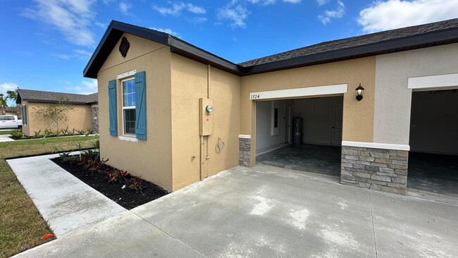 1724 Party Pl in Fort Pierce, FL - Building Photo - Building Photo