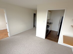 10401 Grosvenor Pl in Rockville, MD - Building Photo - Building Photo