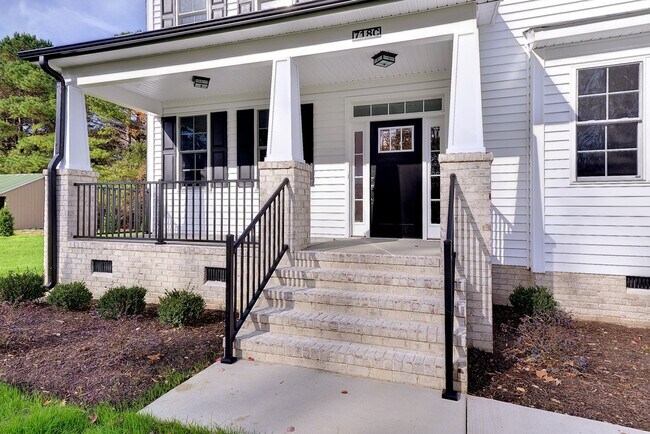 718C Poquoson Ave in Poquoson, VA - Building Photo - Building Photo