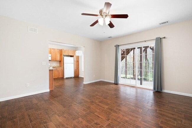 1083 Soaring Way NE in Marietta, GA - Foto de edificio - Building Photo