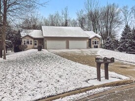 6156-6158 Fairgrove St in Kalamazoo, MI - Building Photo