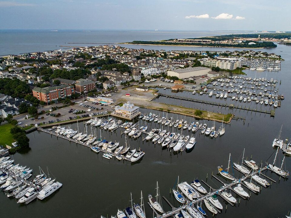 The Port at East Beach Apartments and Marina in Norfolk, VA - Foto de edificio