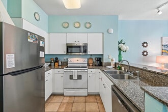 9900 S Thomas Dr in Panama City Beach, FL - Building Photo - Building Photo