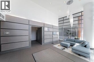 33-2733 Smithe St in Vancouver, BC - Building Photo - Building Photo