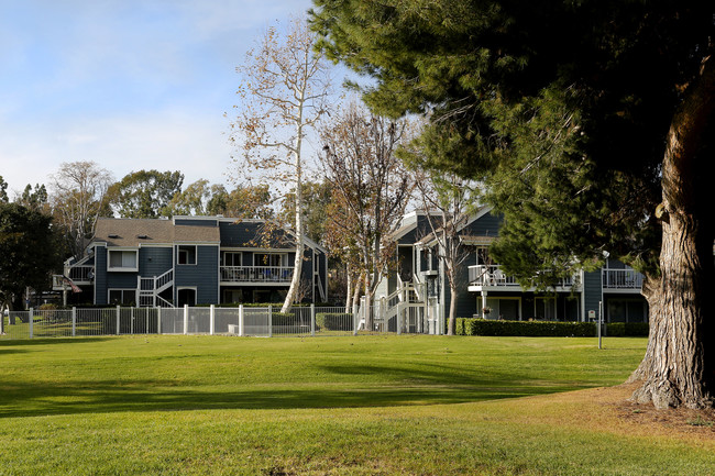 Village on the Green in Long Beach, CA - Building Photo - Building Photo