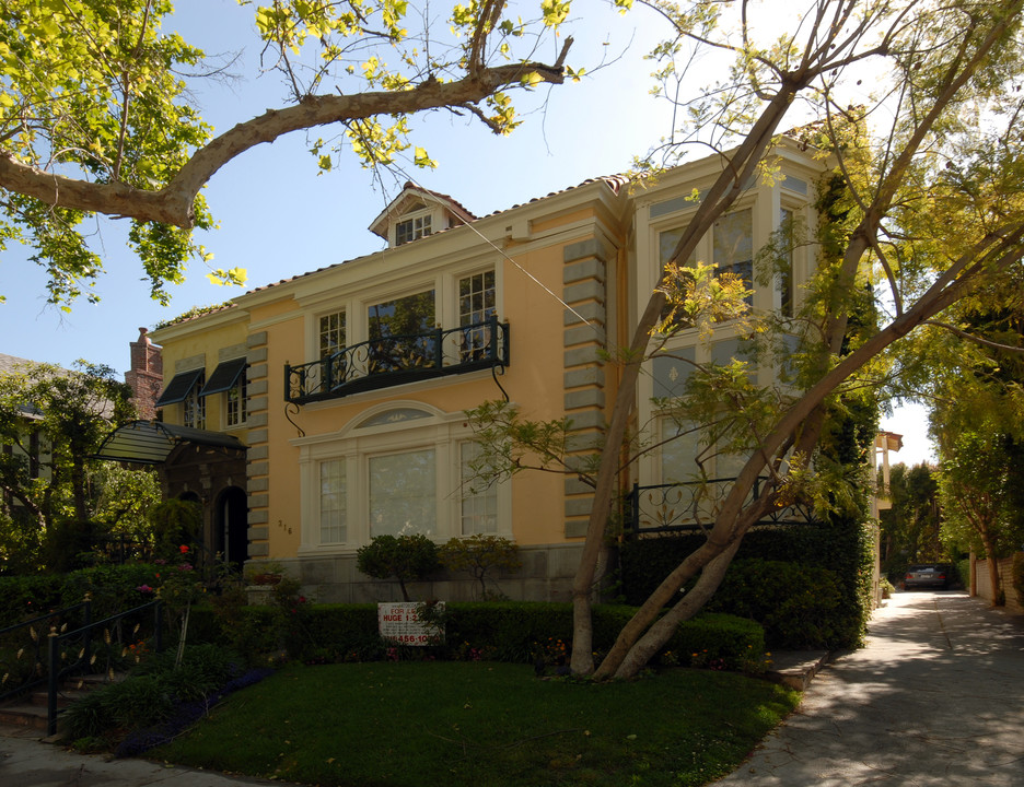 216 S Mansfield Ave in Los Angeles, CA - Foto de edificio