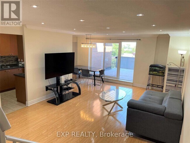 3025 The Credit Woodlands in Mississauga, ON - Building Photo - Building Photo