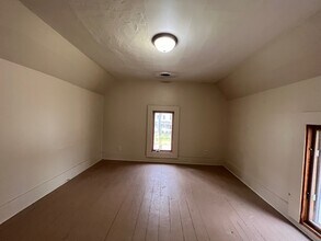 167 E Seventeenth St, Unit B in Traverse City, MI - Building Photo - Building Photo