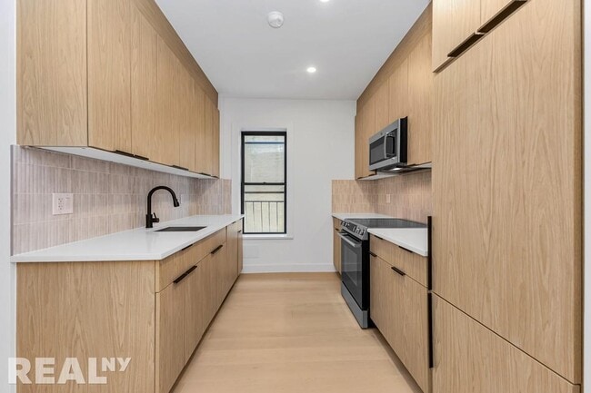 704 Eighth Avenue, Unit 2R in Brooklyn, NY - Building Photo - Building Photo