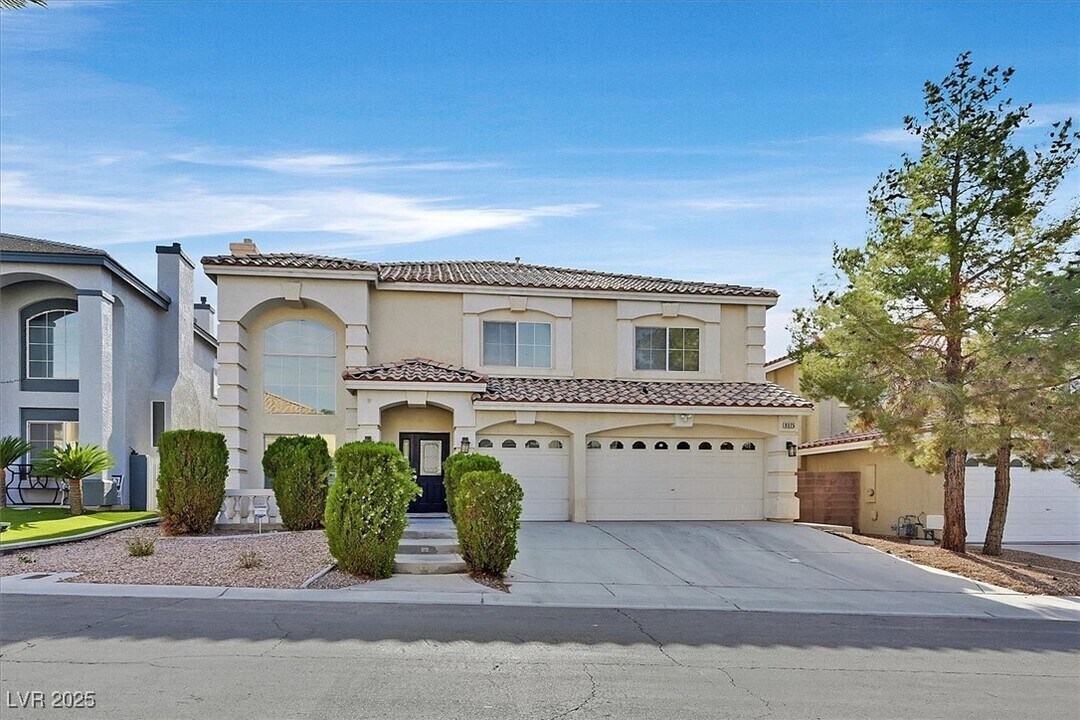 8025 Coronado Coast St in Las Vegas, NV - Building Photo