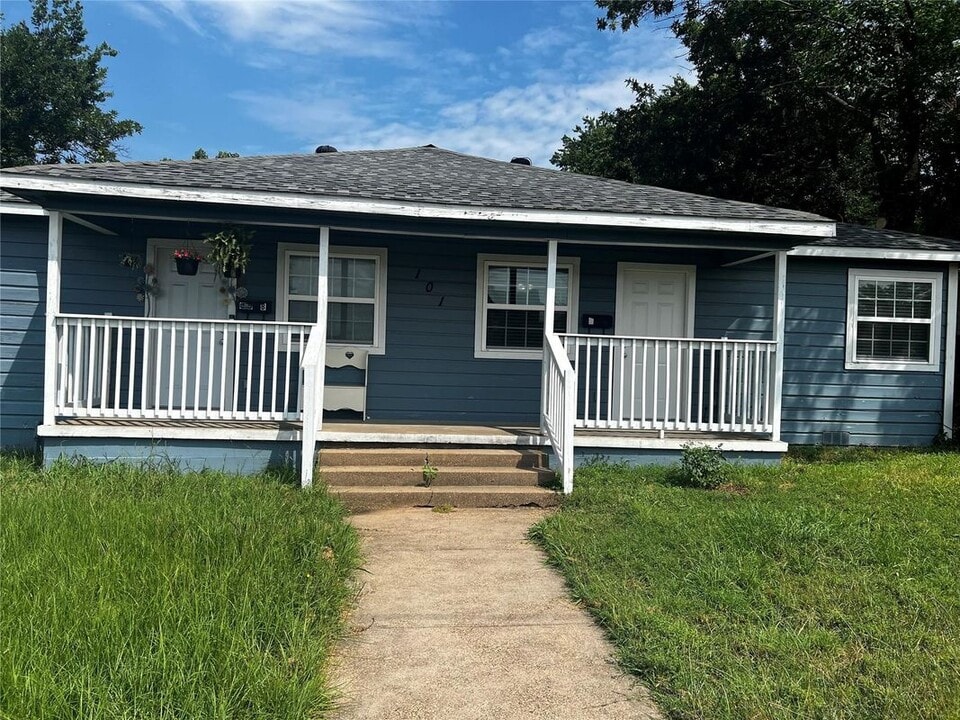 101 Pacific Ave in Terrell, TX - Building Photo
