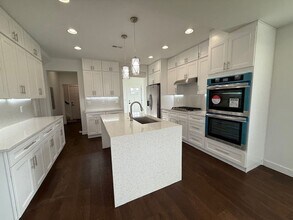 413 S Trade St in Amity, OR - Foto de edificio - Building Photo