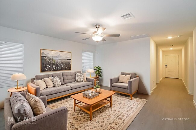 2729 Ctr Crk Ln in Fort Worth, TX - Foto de edificio - Building Photo