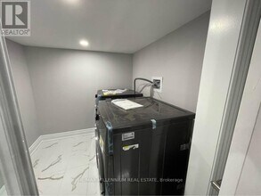 13 Haydrop Rd in Brampton, ON - Building Photo - Building Photo