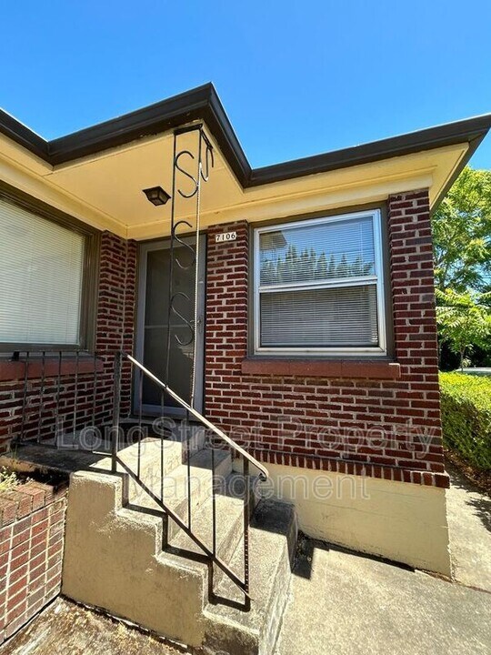 7104 N Interstate Ave in Portland, OR - Building Photo