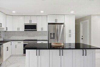 6948 NW 8th St in Margate, FL - Building Photo - Building Photo