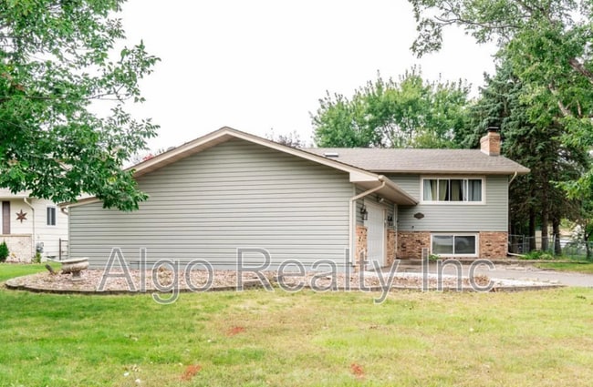 8125 Georgia Ct N in Minneapolis, MN - Building Photo - Building Photo