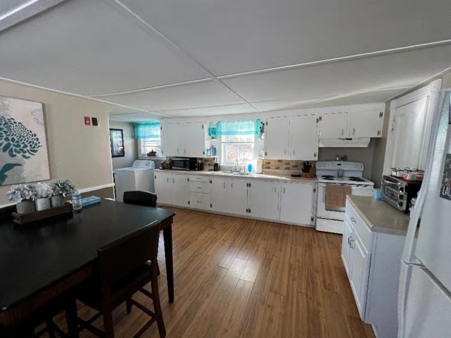 106 Emerson Ave in Hampstead, NH - Building Photo - Building Photo