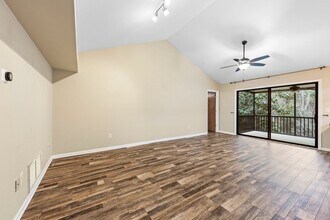429 Springwood Way in Niceville, FL - Foto de edificio - Building Photo