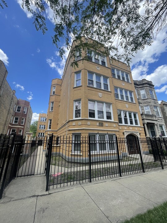 3308 W Palmer St in Chicago, IL - Foto de edificio