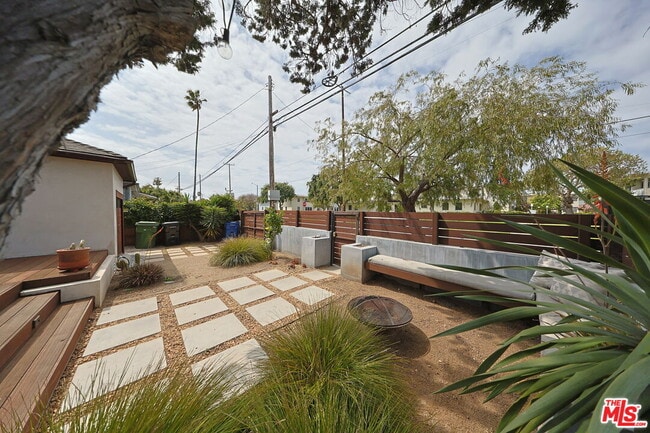 1630 Penmar Ave in Los Angeles, CA - Building Photo - Building Photo