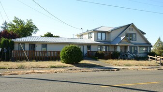604 S Molalla Ave in Molalla, OR - Building Photo