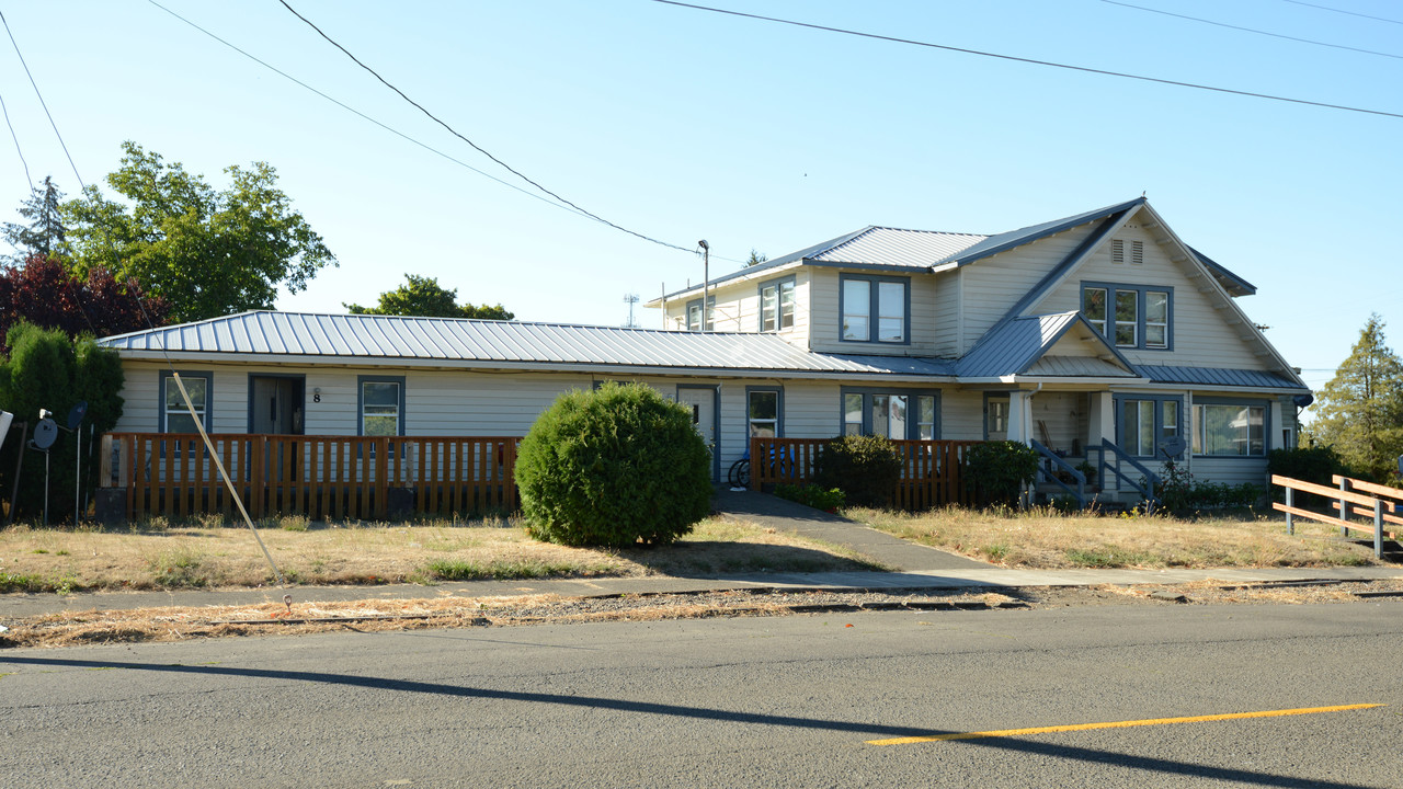 604 S Molalla Ave in Molalla, OR - Foto de edificio