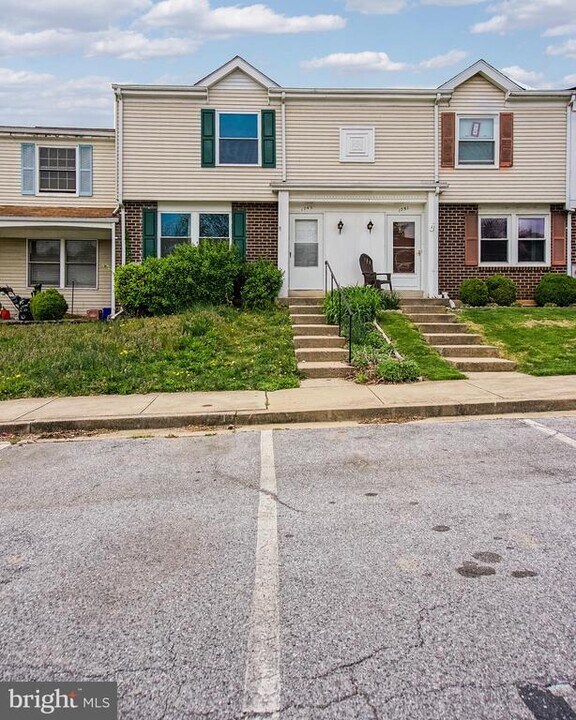 1749 Carriage Way in Frederick, MD - Building Photo