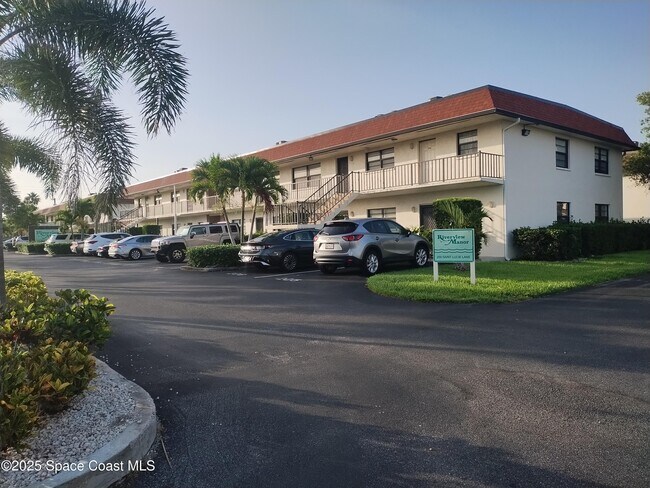 200 St Lucie Ln in Cocoa Beach, FL - Building Photo - Building Photo